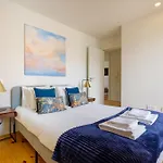Lägenhet Magnolia 5 Luxury With Ac Metro Downtown Oporto